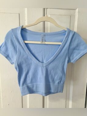 blue ribbed v neck crop top